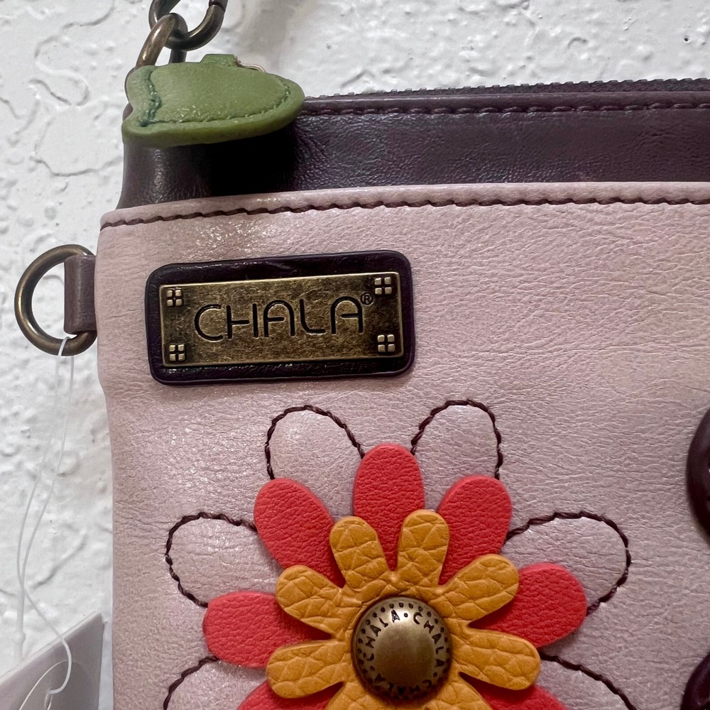 Chala Handbags Mini Daisy Floral Applique Vegan Leather Crossbody Clutch NEW - Picture 3 of 7